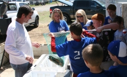 Click to view 2010 Lightning Fishing Tournament 075.JPG